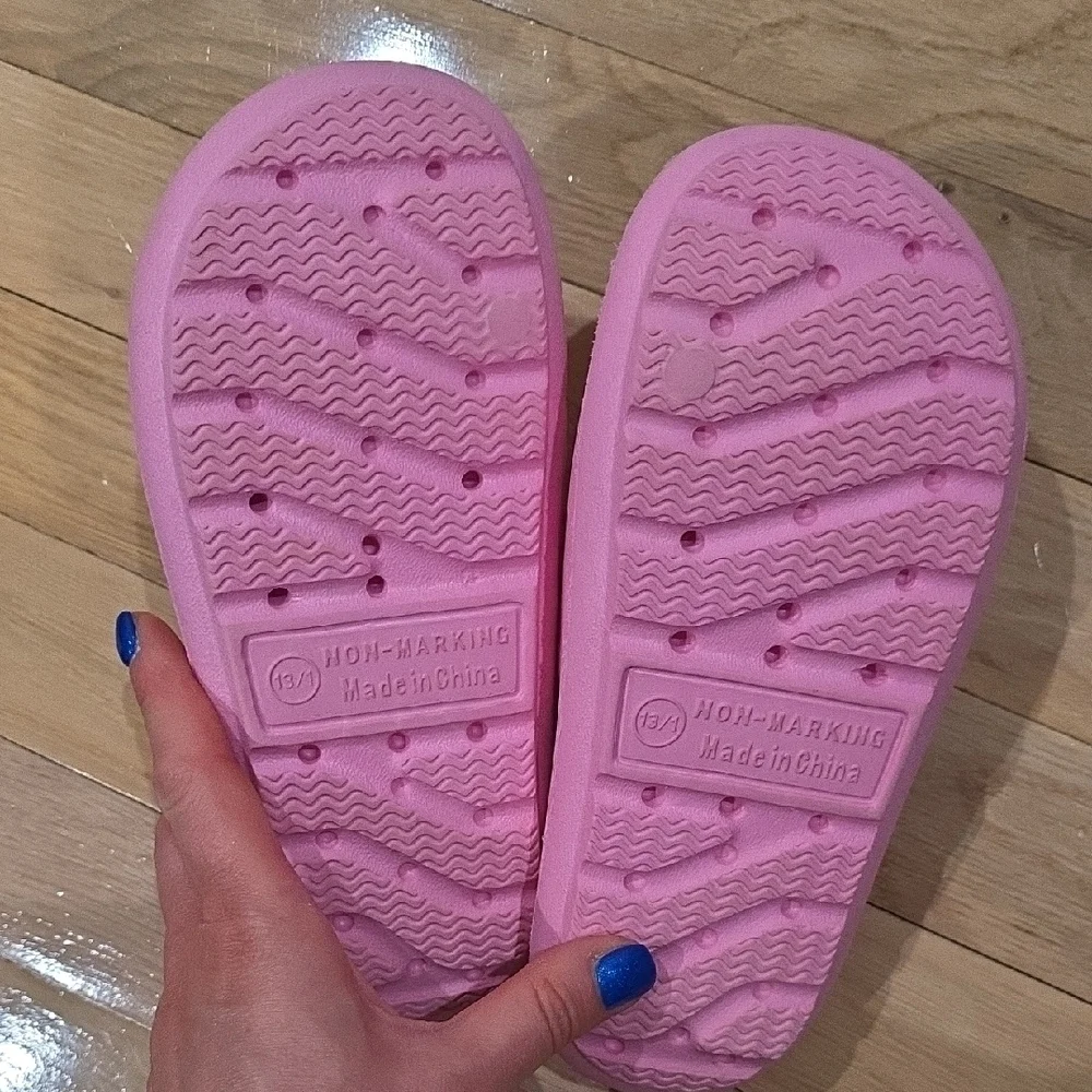 Hello Kitty step into